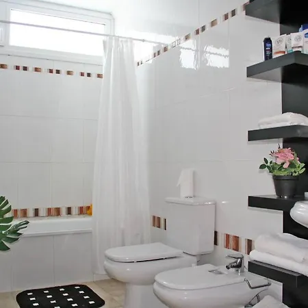 Andy Lanzarote Βίλα *