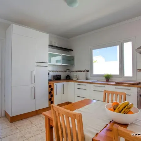 Andy Lanzarote Βίλα